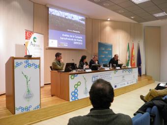 ADESVA y Cajamar presentaron el análisis de la campaña hortofrutícola de Huelva 2009-2010