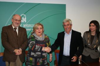 Aguilera asegura que el control biológico dará más valor añadido a la fresa de Huelva