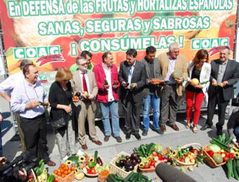 COAG reparte 40.000 kilos de frutas y hortalizas españolas entre miles de ciudadanos madrileños