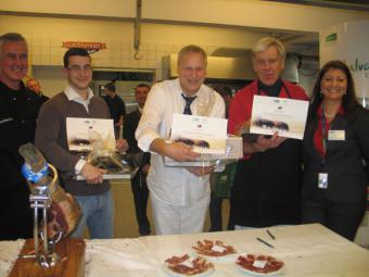 Más de medio centenar de profesionales acuden a un concurso de cortadores de jamón en Alemania organizado por Extenda